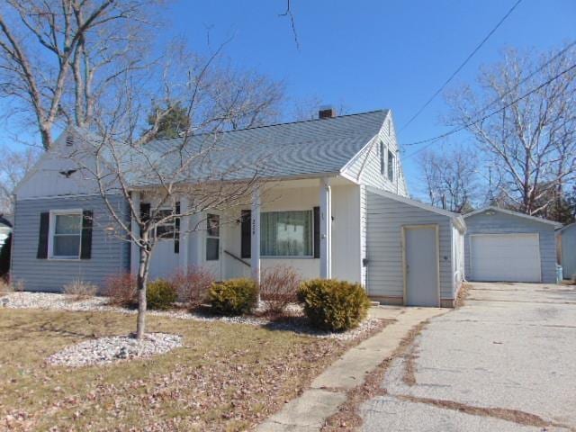 view of front of home featuring an outbuilding, driveway, and a detached garage