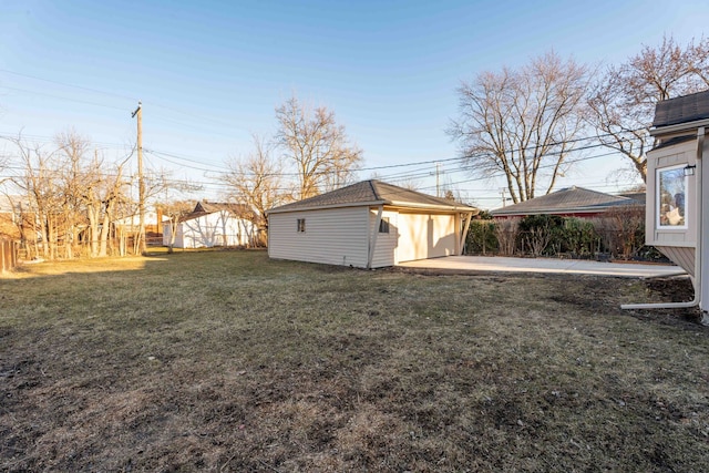 view of yard featuring an outbuilding and fence