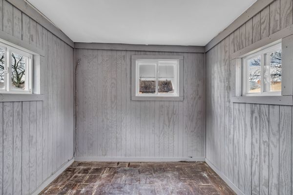 empty room featuring baseboards and plenty of natural light