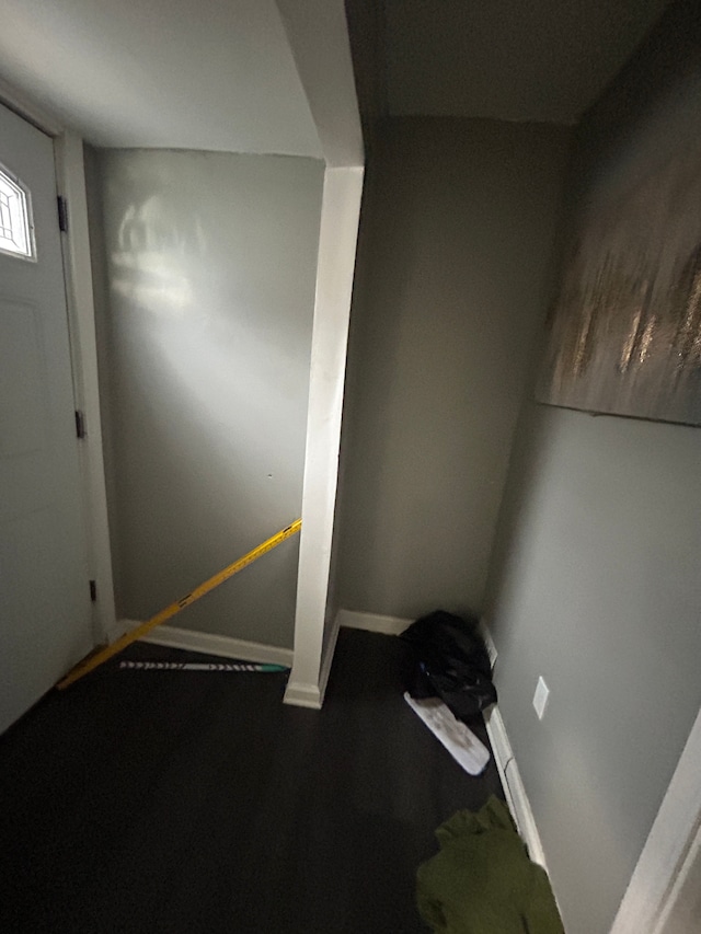 foyer featuring baseboards