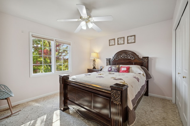 bedroom featuring a closet, baseboards, carpet, and a ceiling fan