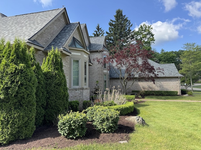 1265 Water Cliff Dr, Bloomfield Hills, MI 48302 - view of side of home featuring brick siding, a yard, and a shingled roof