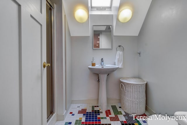 full bath featuring a stall shower, toilet, and baseboards