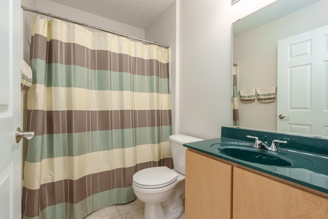 full bath featuring tile patterned floors, curtained shower, toilet, and vanity