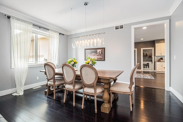 dining space with baseboards, visible vents, and ornamental molding
