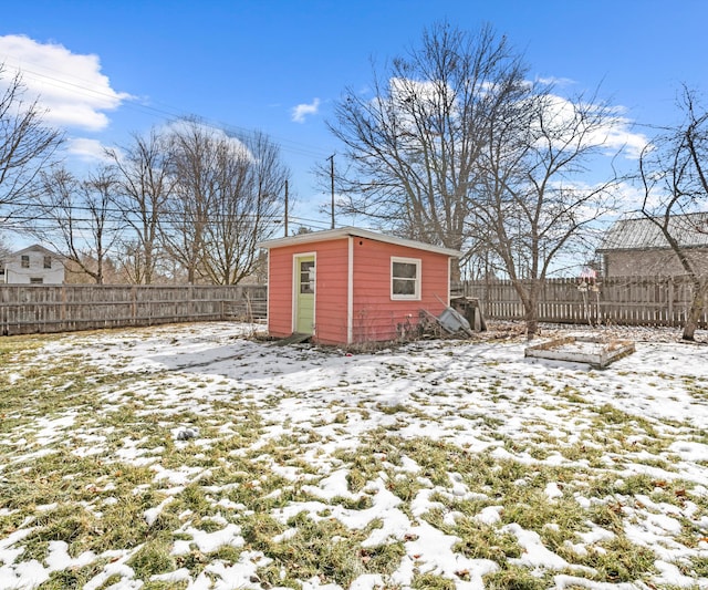 view of yard featuring an outdoor structure and a fenced backyard