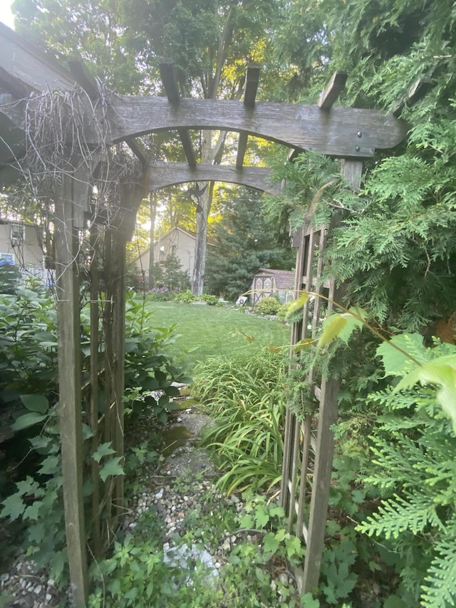 view of yard with a pergola