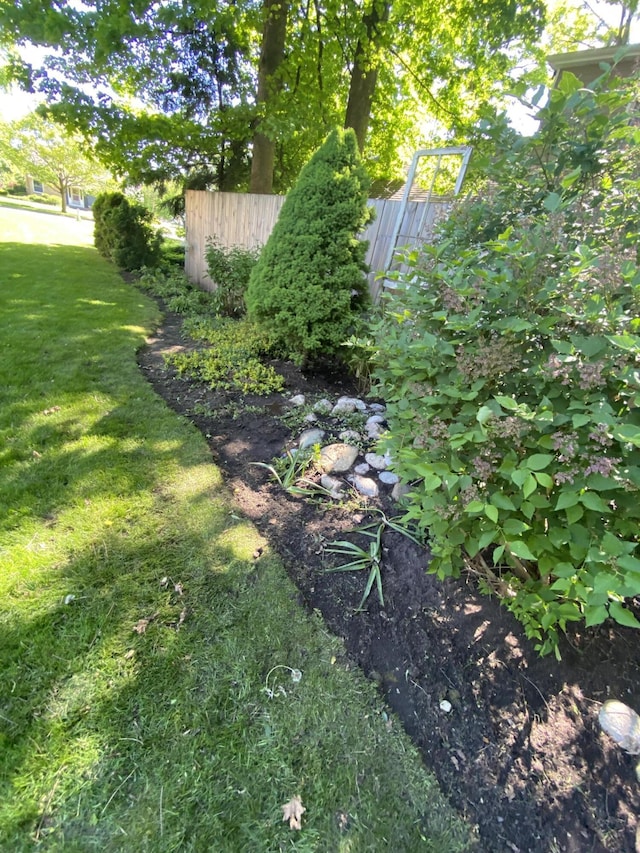 view of yard featuring fence