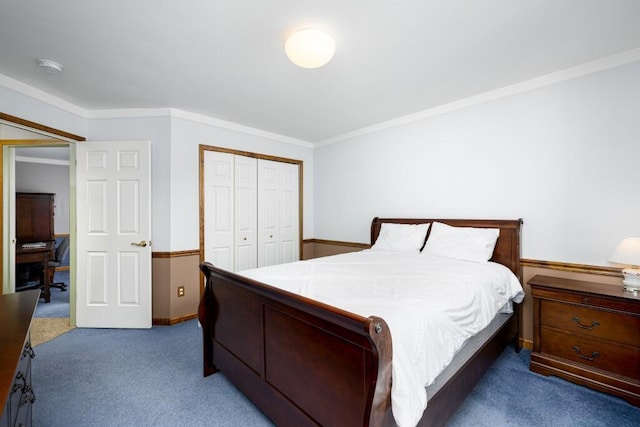 bedroom with baseboards, carpet, a closet, and ornamental molding