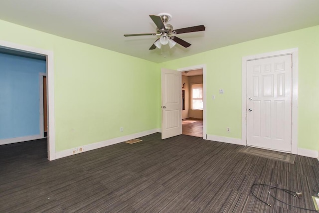 unfurnished bedroom featuring a ceiling fan and baseboards