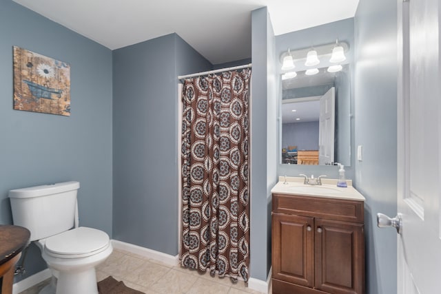 bathroom featuring tile patterned flooring, baseboards, toilet, a shower with curtain, and vanity