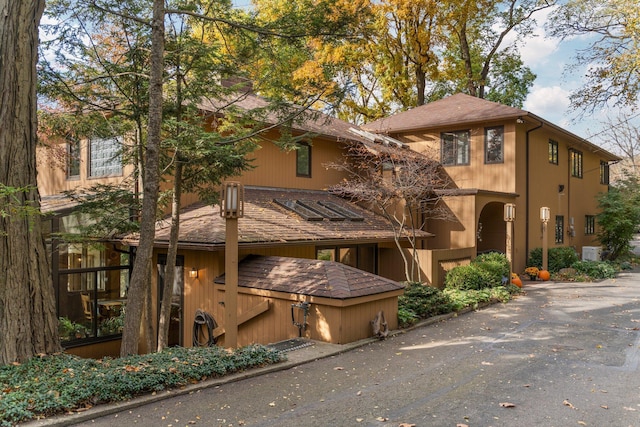 view of front of property