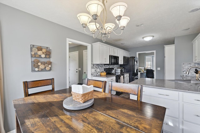 dining area with an inviting chandelier