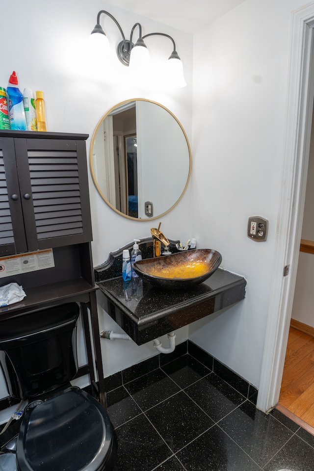 4468 15 Mile Rd Unit 104, Sterling Heights, MI 48310 - bathroom featuring a sink, baseboards, and granite finish floor