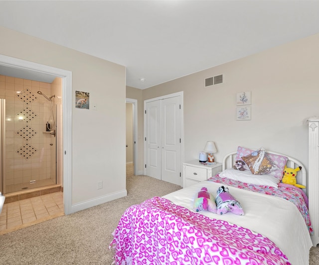 bedroom featuring visible vents, connected bathroom, baseboards, carpet flooring, and a closet