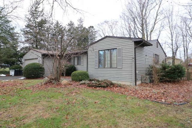 view of front of home featuring a garage and a front lawn