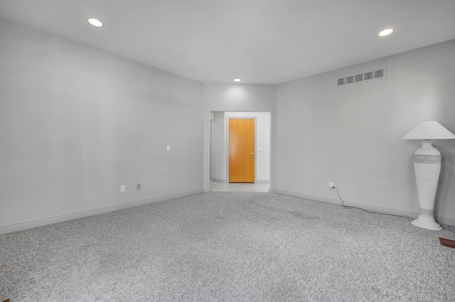 carpeted spare room with visible vents, recessed lighting, and baseboards