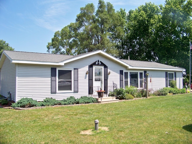 single story home featuring a front lawn