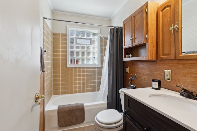 full bath with crown molding, toilet, vanity, and shower / bathtub combination with curtain