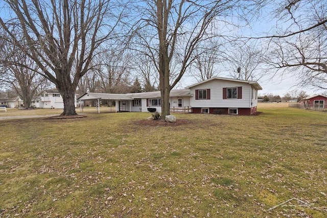 split level home with a front lawn