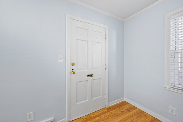 entryway featuring light wood-style flooring, baseboards, and ornamental molding