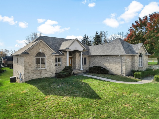 view of front facade featuring brick siding and a front yard