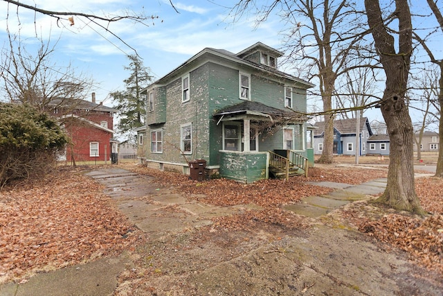 view of american foursquare style home