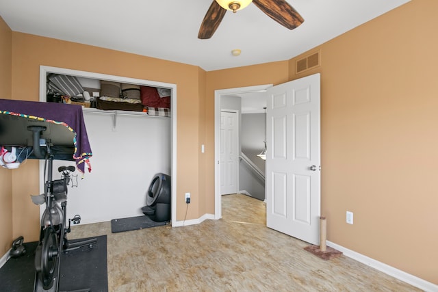 workout area featuring visible vents, baseboards, and ceiling fan