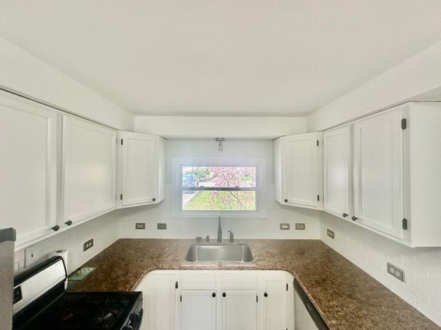 4120 Lotus Dr, Waterford, MI 48329 - kitchen with stainless steel appliances, white cabinets, decorative backsplash, and dark stone countertops