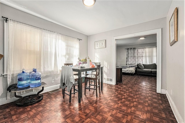 dining space featuring visible vents and baseboards