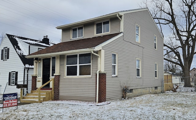 view of front facade featuring entry steps and fence