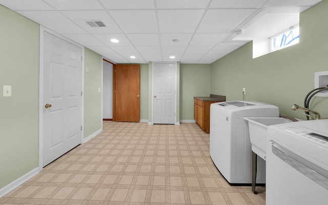 washroom featuring recessed lighting, visible vents, cabinet space, and baseboards