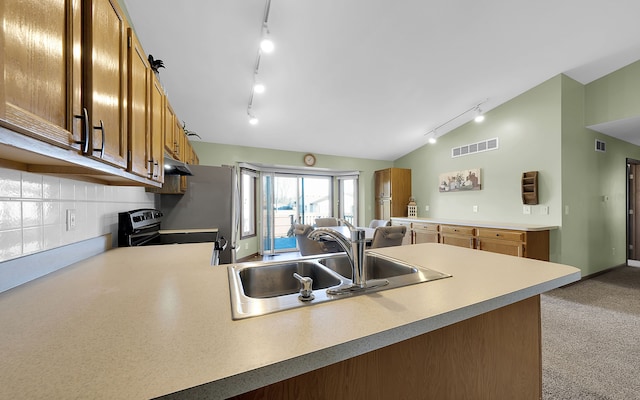 kitchen featuring stainless steel electric range oven, visible vents, lofted ceiling, a sink, and under cabinet range hood