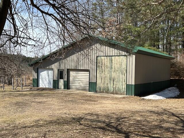 view of outbuilding featuring an outbuilding