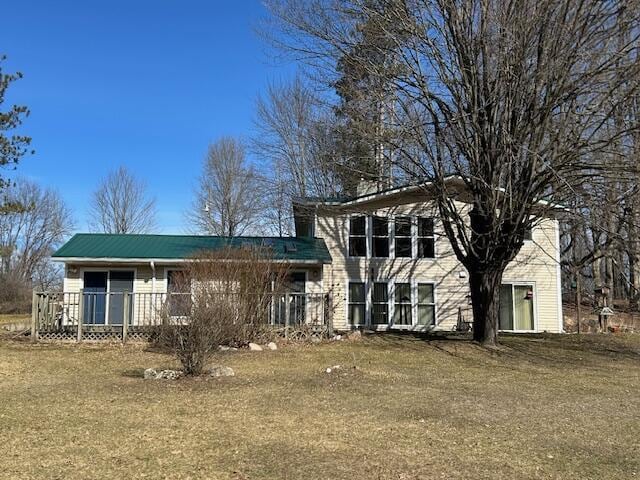 view of front of property featuring metal roof