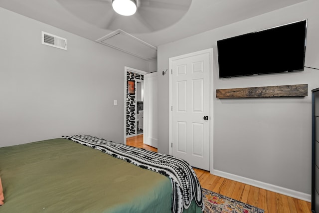 bedroom featuring ceiling fan, baseboards, visible vents, and light wood-type flooring