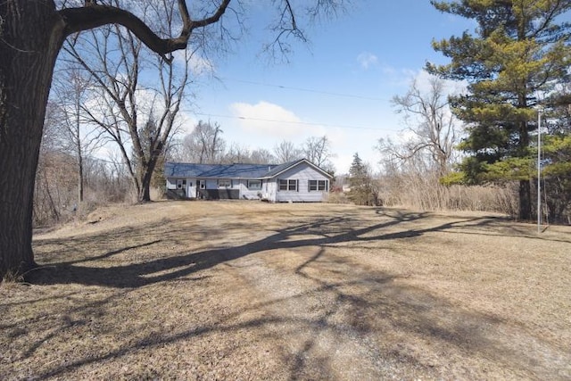 ranch-style home featuring dirt driveway