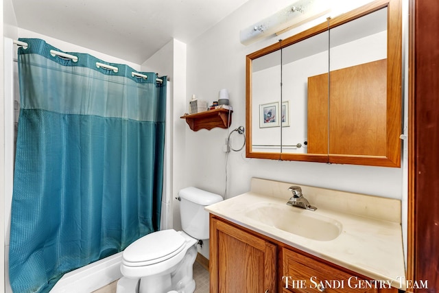 bathroom featuring vanity, toilet, and a shower with curtain