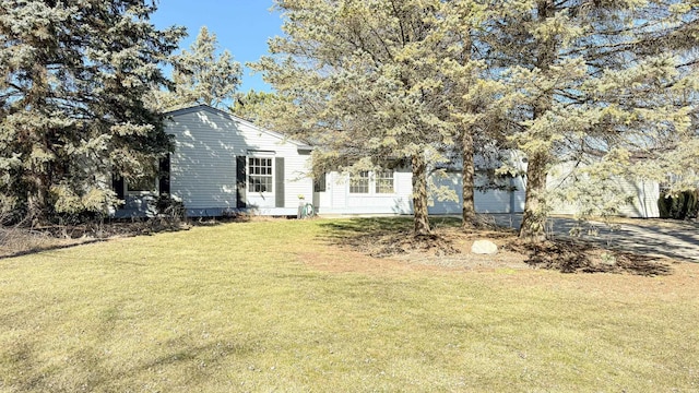 view of front of property with a front yard