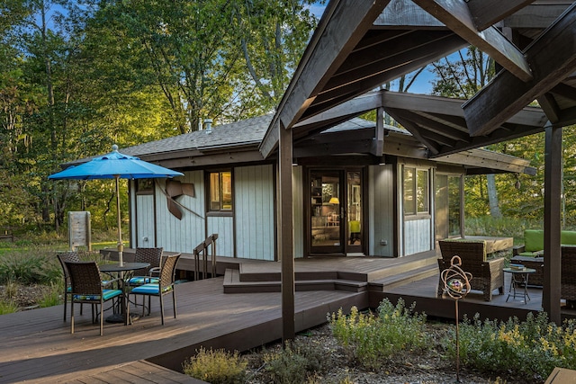 exterior space featuring outdoor dining area