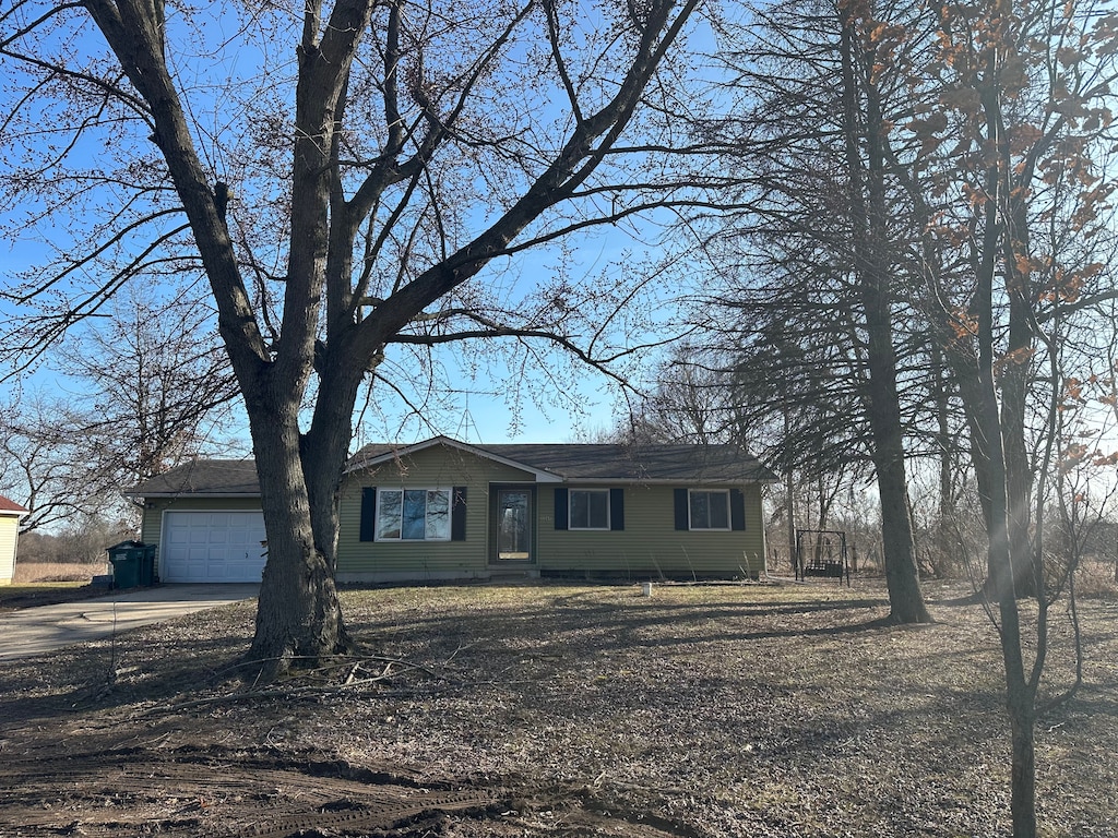 view of front of home featuring driveway and a garage