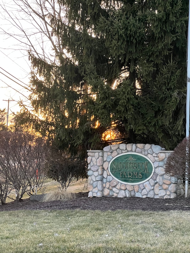 view of community / neighborhood sign