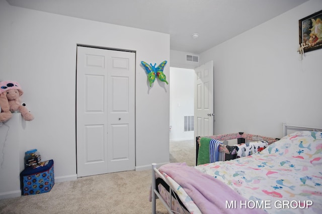 bedroom with a closet, visible vents, baseboards, and carpet floors