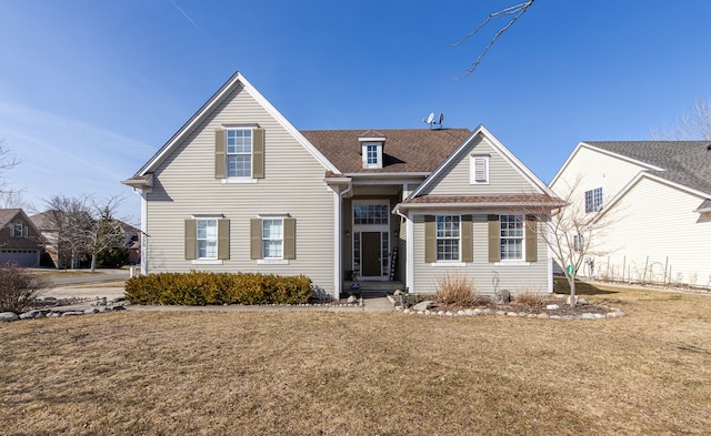 view of front of home featuring roof with shingles and a front lawn