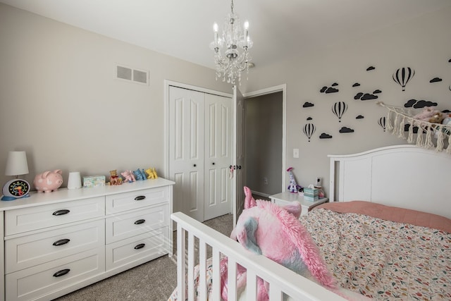 carpeted bedroom featuring a notable chandelier, visible vents, and a closet