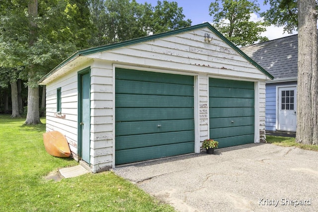 view of detached garage