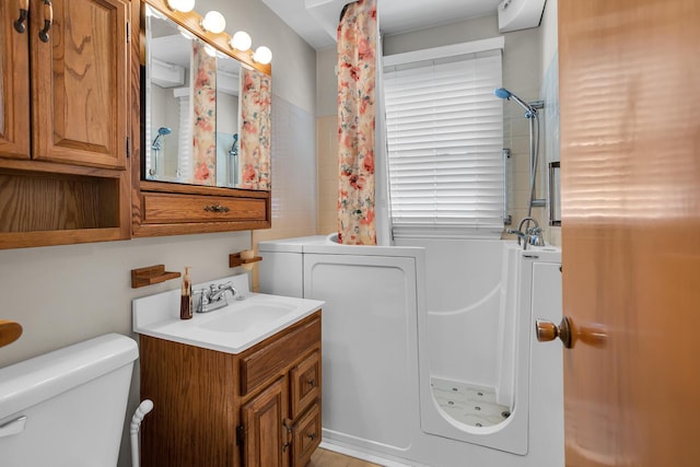 full bathroom featuring curtained shower, toilet, and vanity