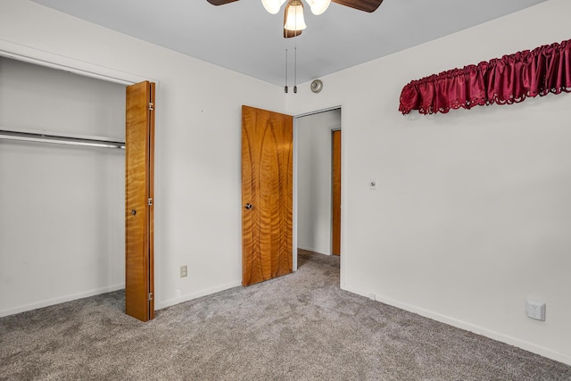 unfurnished bedroom featuring a ceiling fan, a closet, carpet floors, and baseboards