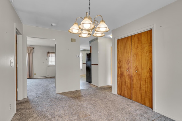 empty room featuring an inviting chandelier, carpet, and baseboards