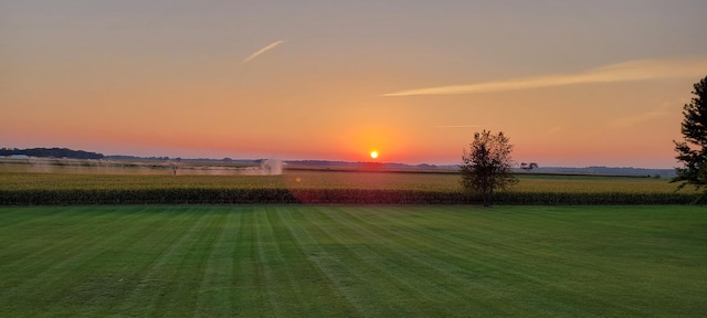 view of yard at dusk